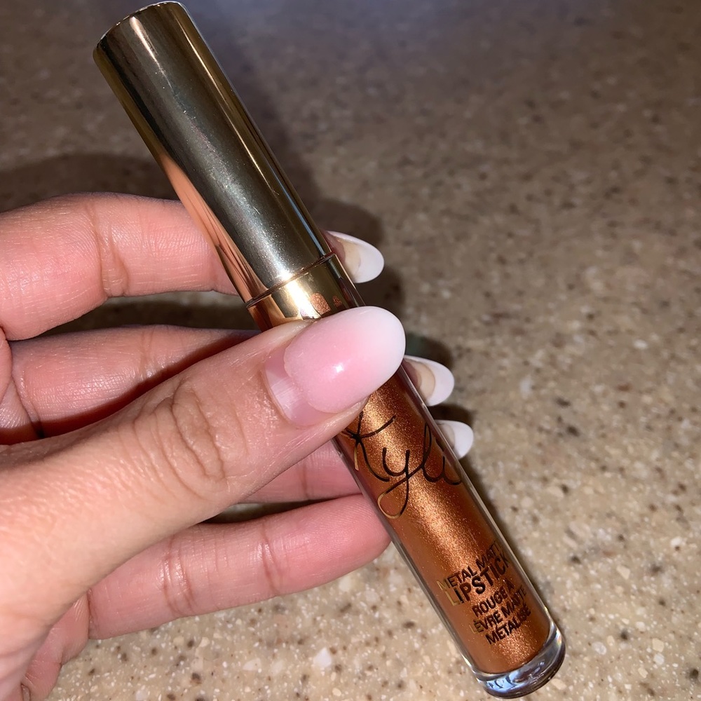 Kylie Birthday Lord Metal Matte Liquid Lipstick